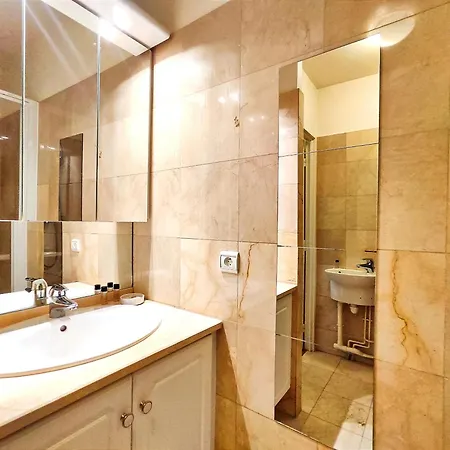 Charming Paris Apartment In Picturesque Passage Doisy