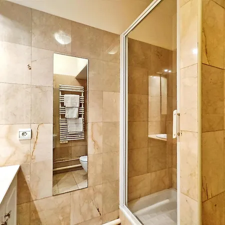 Charming Paris Apartment In Picturesque Passage Doisy