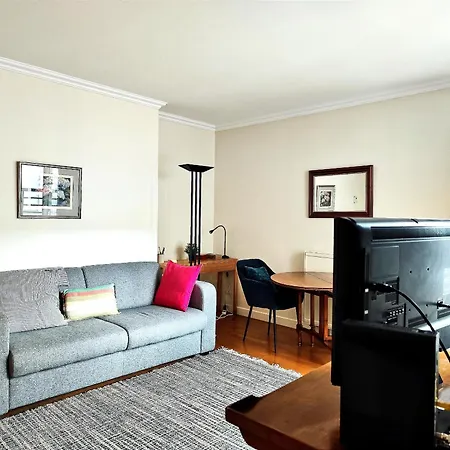 Charming Paris Apartment In Picturesque Passage Doisy Parijs
